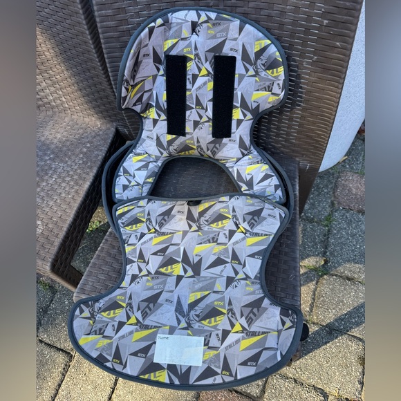 STX Stallion 100 lacrosse shoulder pads - Picture 2 of 3